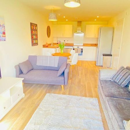 Beautiful, Brand New Apartment! Челтнъм Екстериор снимка