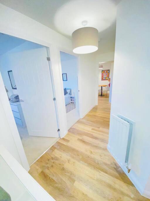 Beautiful, Brand New Apartment! Челтнъм Екстериор снимка