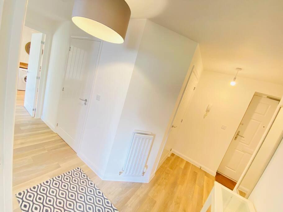 Beautiful, Brand New Apartment! Челтнъм Екстериор снимка