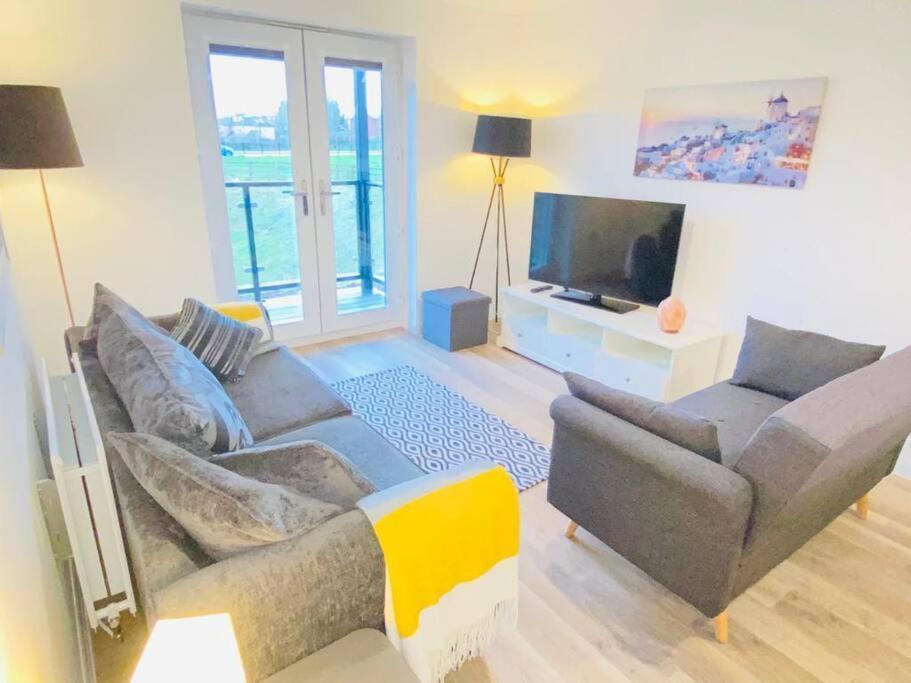 Beautiful, Brand New Apartment! Челтнъм Екстериор снимка
