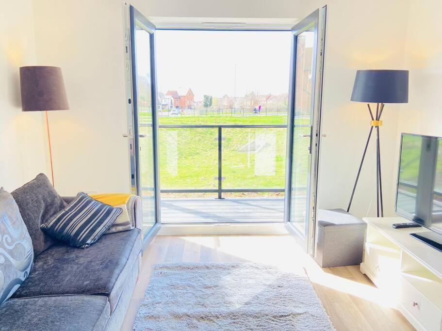 Beautiful, Brand New Apartment! Челтнъм Екстериор снимка