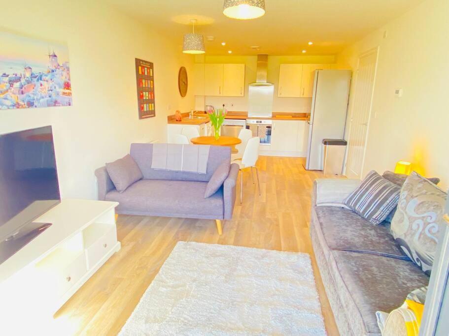 Beautiful, Brand New Apartment! Челтнъм Екстериор снимка